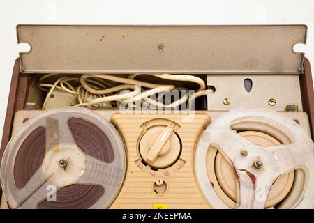 Stellaphone Rolle-zu-Rolle-Recorder mit High-Fidelity-Audio-Band von Synchrotape, typisch für 1950er- und 1960er-Geräte. Britisches Studio. (133) Stockfoto