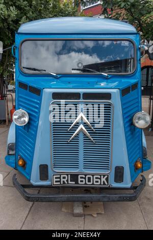 WIMBLEDON, LONDON/UK - 1. AUGUST: Alter Citroen-Van im Wimbledon Village London am 1. August 2020 Stockfoto