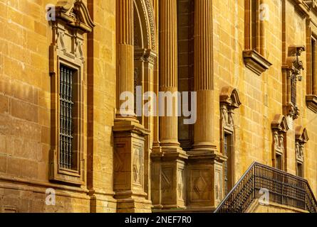 Außenansicht der Kathedrale von Guadix oder der Kathedrale der Inkarnation Catedral de la Encarnación de Guadix eine barocke römisch-katholische Kirche in Andalusien Spanien. Stockfoto