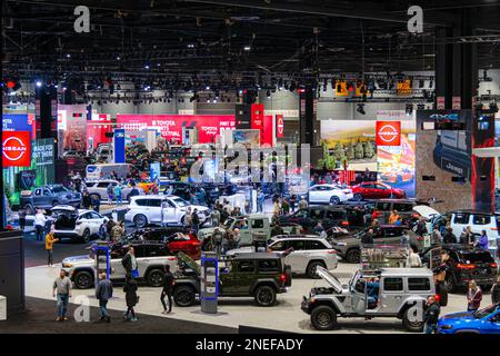 Chicago, IL, USA - 15. Februar 2023: Besucher der jährlich stattfindenden Chicago Auto Show 2023 am Mittwoch. Stockfoto