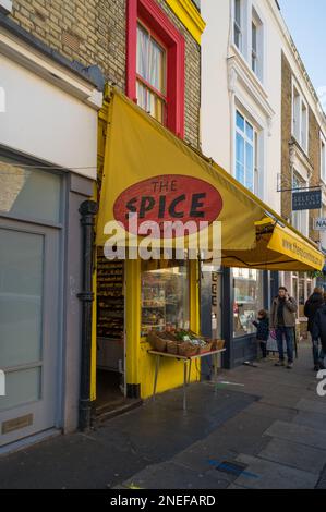 The Spice Shop, ein spezialisierter Shop, der eine Reihe von Gewürzen, Zutaten und Produkten aus der ganzen Welt verkauft. Blenheim Crescent, London, England, Großbritannien Stockfoto