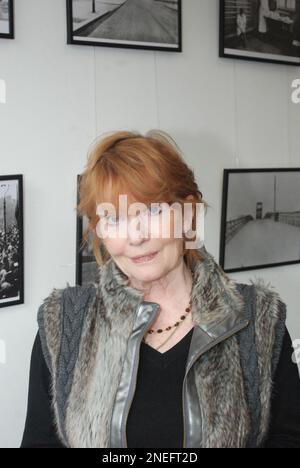 Deborah Patricia Watling, Debbie Watling, englische Schauspielerin, bekannt als Victoria Waterfield in Doctor Who Dr Who Informelles Portrait in Barking, London Stockfoto