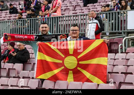 Fans vor den UEFA Europa League Knockout Round Play-offs Barcelona gegen Manchester United im Spotify Camp Nou, Barcelona, Spanien. 16. Februar 2023. (Foto von Mark Cosgrove/News Images) in Barcelona, Spanien, am 2/16/2023. (Foto: Mark Cosgrove/News Images/Sipa USA) Guthaben: SIPA USA/Alamy Live News Stockfoto