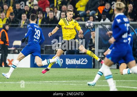 Dortmund, Signal Iduna Park, 15.02.23: Nico Schlotterbeck aus Dortmund reagiert während des Spiels championsleague zwischen Borussia Dortmund und gegen FC Chelsea. Stockfoto