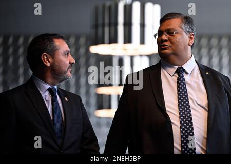 Brasilia, Brasilien. 16. Februar 2023. DF - Brasilia - 02/16/2023 - BRASILIA, FLAVIO DINO COLLECTIVE - der Minister für Justiz und öffentliche Sicherheit, Flavio Dino, nimmt in Begleitung des Generaldirektors der Bundespolizei, Andrei Passos, am Donnerstag, den 16. Februar an einer Pressekonferenz Teil. Foto: Mateus Bonomi/AGIF/Sipa USA Kredit: SIPA USA/Alamy Live News Stockfoto