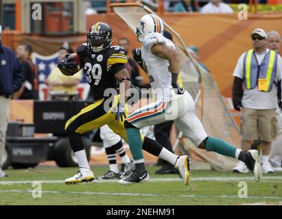 Pittsburgh Steelers running back Willie Parker (39) gets away from New  Orleans Saints cornerback Mike McKenzie (34) for a fourth quarter touchdown  in NFL football in Pittsburgh, Sunday, Nov. 12, 2006. Parker