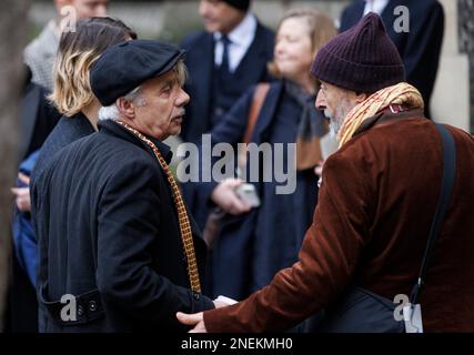 London, Großbritannien 16. Februar 2023 Familie, Freunde, Berühmtheiten und Stars der Modewelt kommen in der Southwark Cathedral an, um an einer Gedenkfeier zum Gedenken an Dame Vivienne Westwood teilzunehmen. Stockfoto