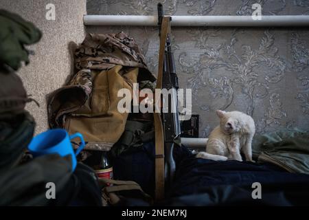 Region Donezk, Ukraine. 14. Februar 2023. Donezk-Region, Ukraine - 14. Februar 2023: Tägliches Leben in einem ukrainischen Armee-Außenposten in der Nähe der Donezkfront. (Foto: Kish Kim/Sipa USA) *** Korea out *** Kredit: SIPA USA/Alamy Live News Stockfoto
