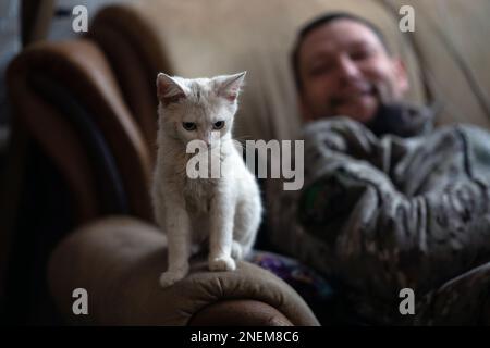 Region Donezk, Ukraine. 14. Februar 2023. Donezk-Region, Ukraine - 14. Februar 2023: Tägliches Leben in einem ukrainischen Armee-Außenposten in der Nähe der Donezkfront. (Foto: Kish Kim/Sipa USA) *** Korea out *** Kredit: SIPA USA/Alamy Live News Stockfoto