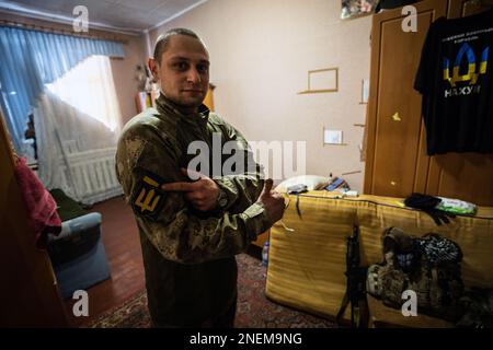 Region Donezk, Ukraine. 14. Februar 2023. Donezk-Region, Ukraine - 14. Februar 2023: Tägliches Leben in einem ukrainischen Armee-Außenposten in der Nähe der Donezkfront. (Foto: Kish Kim/Sipa USA) *** Korea out *** Kredit: SIPA USA/Alamy Live News Stockfoto