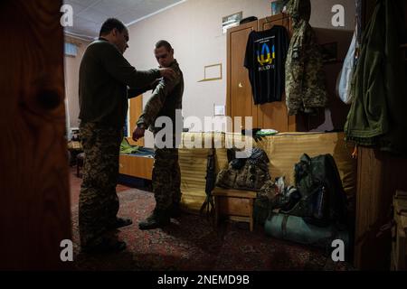Region Donezk, Ukraine. 14. Februar 2023. Donezk-Region, Ukraine - 14. Februar 2023: Tägliches Leben in einem ukrainischen Armee-Außenposten in der Nähe der Donezkfront. (Foto: Kish Kim/Sipa USA) *** Korea out *** Kredit: SIPA USA/Alamy Live News Stockfoto