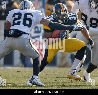 Pittsburgh Steelers running back Willie Parker (39) gets away from New  Orleans Saints cornerback Mike McKenzie (34) for a fourth quarter touchdown  in NFL football in Pittsburgh, Sunday, Nov. 12, 2006. Parker