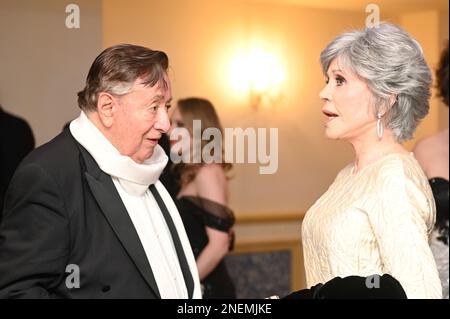 Wien, Österreich. 16. Februar 2023. Fotosession mit Jane Fonda (R) und Richard Lugner (L) im Opera Ball Robe Stockfoto