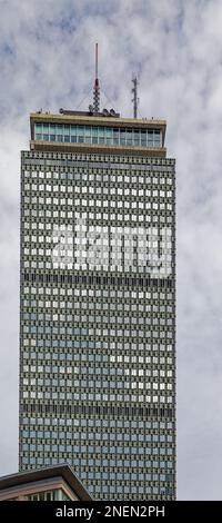 Der Prudential Tower, einst Bostons höchstes Gebäude, ist noch immer in der Skyline von Back Bay präsent. Stockfoto