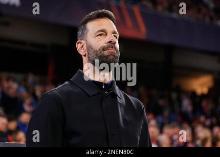 Sevilla, Spanien. 16. Februar 2023. Cheftrainer Ruud van Nistelrooy von PSV Eindhoven, der während des Spiels der UEFA Europa League zwischen dem FC Sevilla und PSV Eindhoven im Estadio Ramon Sanchez Pizjuan in Sevilla gesehen wurde. (Foto: Gonzales Photo/Alamy Live News Stockfoto