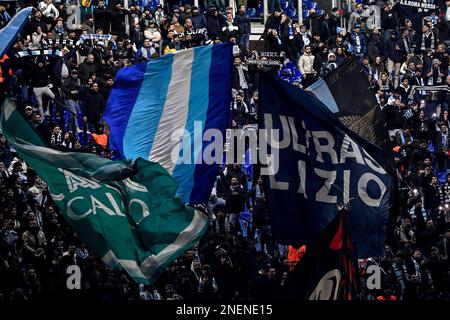 Rom, Italien. 16. Februar 2023. Latium-Fans feuern beim Fußballspiel der Conference League zwischen SS Lazio und CFR Cluj im Olimpico-Stadion in Rom (Italien) im Februar 16. 2023 an. Foto Andrea Staccioli/Insidefoto Credit: Insidefoto di andrea staccioli/Alamy Live News Stockfoto