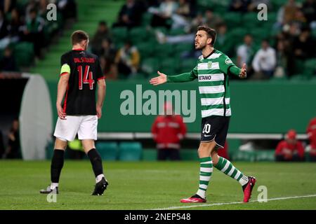 Lissabon, Portugal. 16. Februar 2023. Paulinho von Sporting CP (R ) reagiert auf das Spiel Leg 1 in der Knockout-Runde – UEFA Europa League zwischen Sporting CP und FC Midtjylland am 16. Februar 2023 im Alvalade-Stadion in Lissabon, Portugal. (Kreditbild: © Pedro Fiuza/ZUMA Press Wire) NUR REDAKTIONELLE VERWENDUNG! Nicht für den kommerziellen GEBRAUCH! Stockfoto