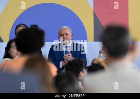 Brasilia, Brasilien. 16. Februar 2023. DF - Brasilia - 02/16/2023 - ZEREMONIE IN BRASILIA, PALACIO DO PLANALTO - die Gegenwart der republik, Luiz Inacio Lula da Silva, nimmt an der Zeremonie zur Bekanntgabe der neuen Werte und der Erweiterung des CAPES-, CNPq- und Permanence-Stipendienprogramms (MEC) Teil, die am Donnerstag im Planalto-Palast stattfindet, Februar 16. Foto: Mateus Bonomi/AGIF/Sipa USA Kredit: SIPA USA/Alamy Live News Stockfoto