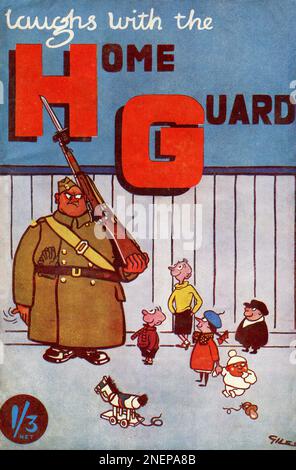 Ein britisches Comic-Buch aus der Zeit des Zweiten Weltkriegs mit dem Titel "Laugh with the Home Guard", veröffentlicht im Jahr 1942. Auf dem Einband ist ein lustiger Cartoon des Karikaturisten „Giles“ abgebildet. Stockfoto