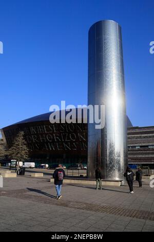 Wasserspiele im Wasserturm / Skulpturen / Springbrunnen auch als Torchwood Tower nach der Fernsehsendung verkündet. Cardiff. Am 2023. Februar. Im Winter. William Pye Stockfoto