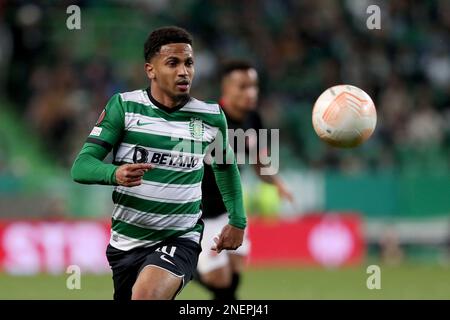 Lissabon, Portugal. 16. Februar 2023. Marcus Edwards von Sporting CP in Aktion während des Spiels von Leg 1 in der K.O.-Runde – UEFA Europa League zwischen Sporting CP und FC Midtjylland am 16. Februar 2023 im Alvalade-Stadion in Lissabon, Portugal. (Kreditbild: © Pedro Fiuza/ZUMA Press Wire) NUR REDAKTIONELLE VERWENDUNG! Nicht für den kommerziellen GEBRAUCH! Stockfoto