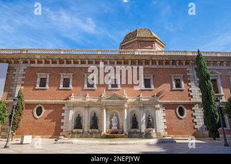 Valencia - die historische Universität mit dem Platz Stockfoto