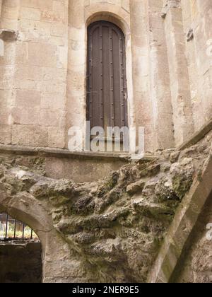 Die einzige Tür, die in Glastonbury Abbey noch geschlossen ist Stockfoto