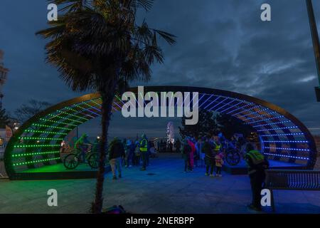 Southend on Sea, Großbritannien. 16. Februar 2023. Das Luminocity Light Festival kehrt zum zweiten Jahr nach Southend zurück. Die Veranstaltung umfasst eine Reihe von Lichtinstallationen in der Stadt, die es Besuchern ermöglichen, mit den Ausstellungen zu interagieren. Penelope Barritt/Alamy Live News Stockfoto