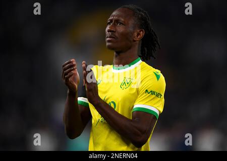 Turin, Italien. 16. Februar 2023 Charles Traore vom FC Nantes Gesten am Ende der UEFA Europa League K.O. Runde Spielbein 1 Fußballspiel zwischen dem FC Juventus und dem FC Nantes. Kredit: Nicolò Campo/Alamy Live News Stockfoto