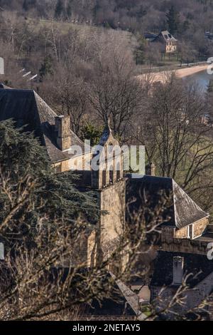 Vue aérienne sur le Village et le lac du Causse Stockfoto