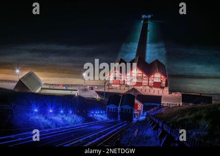 Blick auf Saltburn Funicular Railway und Pier Stockfoto