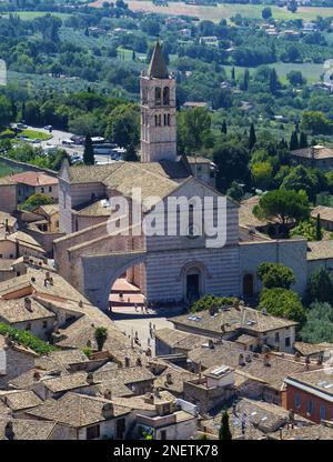 Panoramablick auf Assisi, eine mittelalterliche stadt italiens Stockfoto