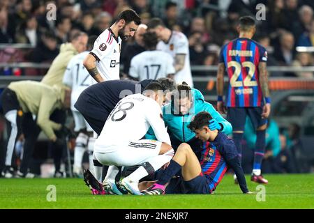 Barcelona, Spanien. 16. Februar 2023. Pedri (FC Barcelona) wird beim Fußballspiel der Europa League zwischen dem FC Barcelona und Manchester United am 16. Februar 2023 im Camp Nou Stadion in Barcelona, Spanien, verletzt gesehen. Foto: Siu Wu. Kredit: dpa/Alamy Live News Stockfoto