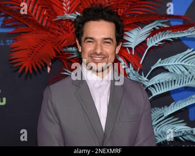 15. Februar 2023 - Burbank, Kalifornien - Alejandro Edda. Red Carpet Premiere Event für die sechste und letzte Saison des „Schneefalls“ von FX im Academy Museum of Motion Pictures, Ted Mann Theater. (Kreditbild: © Billy Bennight/AdMedia via ZUMA Press Wire) NUR REDAKTIONELLE VERWENDUNG! Nicht für den kommerziellen GEBRAUCH! Stockfoto