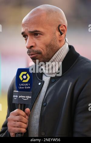 Monaco, Monaco, 11. Februar 2023. Thierry Henry, ehemaliger Stürmer von Monaco, Arsenal und Frankreich, kommentierte Amazon Prime vor dem Start des Spiels Uber Eats Ligue 1 bei Stade Louis II, Monaco. Der Bildausdruck sollte lauten: Jonathan Moscrop/Sportimage Stockfoto