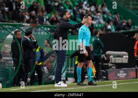 Lissabon, Portugal. 16. Februar 2023. Ruben Amorim, Sporttrainer, wurde während des Play-off 1. Leg UEFA Europa League Fußballspiels zwischen Sporting CP und dem FC Midtjylland im Estadio Jose Alvalade gesehen. Endergebnis: Sporting CP 1:1 FC Midtjylland (Foto: Bruno de Carvalho/SOPA Images/Sipa USA) Gutschrift: SIPA USA/Alamy Live News Stockfoto