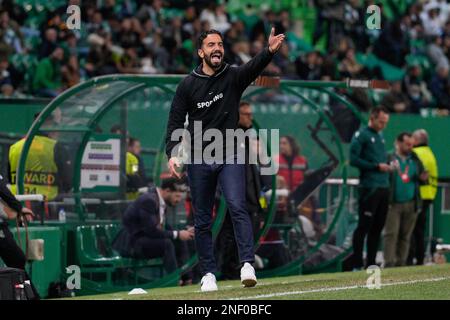 Lissabon, Portugal. 16. Februar 2023. Ruben Amorim, Sporttrainer, wurde während des Play-off 1. Leg UEFA Europa League Fußballspiels zwischen Sporting CP und dem FC Midtjylland im Estadio Jose Alvalade gesehen. Endergebnis: Sporting CP 1:1 FC Midtjylland (Foto: Bruno de Carvalho/SOPA Images/Sipa USA) Gutschrift: SIPA USA/Alamy Live News Stockfoto