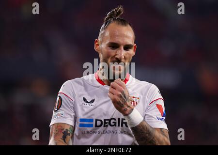 Sevilla, Sevilla, Spanien. 16. Februar 2023. Nemanja Gudelj vom FC Sevilla während der UEFA Europa League-Knockout-Runde spielt am 16. Februar 2023 in Sevilla, Spanien, im Estadio Ramon Sanchez Pizjuan ein Spiel zwischen dem FC Sevilla und dem PSV Eindhoven. (Kreditbild: © Jose Luis Contreras/DAX via ZUMA Press Wire) NUR REDAKTIONELLE VERWENDUNG! Nicht für den kommerziellen GEBRAUCH! Stockfoto