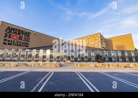 Texas, NOV. 23 2022 - Sonnenuntergang über der American Quarter Horse Hall of Fame und Museum Stockfoto