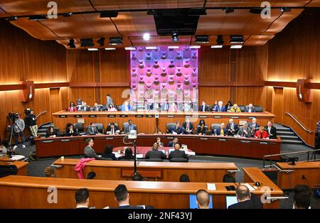 Albany, New York, USA. 15. Februar 2023. ERIC ADAMS, Bürgermeister von New York City, sagt während einer gemeinsamen Anhörung zum Gesetzesentwurf über die Kommunalverwaltung am Mittwoch, den 15. Februar 2023, in Albany, New York, aus. (Kreditbild: © Hans Pennink/ZUMA Press Wire) NUR REDAKTIONELLE VERWENDUNG! Nicht für den kommerziellen GEBRAUCH! Stockfoto