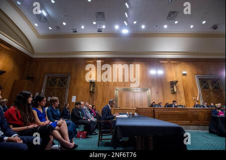 Richard R. Verma tritt vor einem Senatsausschuss für auswärtige Beziehungen auf, um ihn zum stellvertretenden Staatssekretär für Management und Ressourcen im Russell Senate Office Building in Washington, DC, USA, am Donnerstag, den 16. Februar, zu ernennen. 2023. Foto von Rod Lamkey/CNP/ABACAPRESS.COM Stockfoto