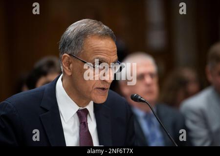 Richard R. Verma tritt vor einem Senatsausschuss für auswärtige Beziehungen auf, um ihn zum stellvertretenden Staatssekretär für Management und Ressourcen im Russell Senate Office Building in Washington, DC, USA, am Donnerstag, den 16. Februar, zu ernennen. 2023. Foto von Rod Lamkey/CNP/ABACAPRESS.COM Stockfoto