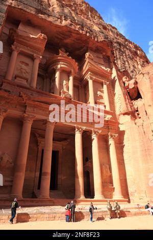 Khazne al-Firaun, Schatzhaus des Pharao, ein von den Nabatäern aus dem Fels geschlagenes Mausoleum in der antiken Stadt Petra, UNESCO Weltkulturerbe, Stockfoto