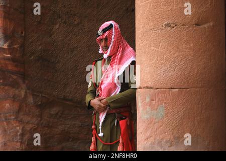 Wächter, verlassene Felsenstadt Petra, al-Batra, Hauptstadt des Reiches der Nabatäer, Jordanien, UNESCO-Weltkulturerbe/Garde, verlassene Felsstadt Stockfoto