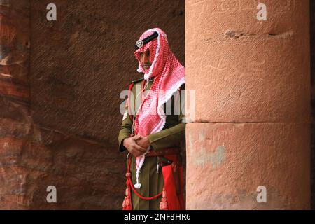 Wächter, verlassene Felsenstadt Petra, al-Batra, Hauptstadt des Reiches der Nabatäer, Jordanien, UNESCO-Weltkulturerbe/Garde, verlassene Felsstadt Stockfoto