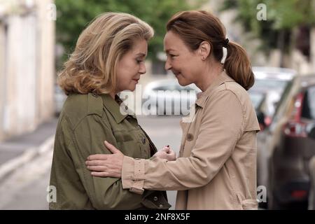 CATHERINE DENEUVE und CATHERINE FROT in SAGE FEMME (2017), Regie: MARTIN PROVOST. Kredit: Curiosa Films / Frankreich 3 Cinéma / Versus Produktion / Album Stockfoto