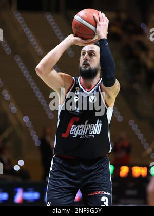 PalaAlpitour, Turin, Italien, 16. Februar 2023, Marco Belinelli (Virtus Segafredo Bologna) bei den Finalen der letzten acht Viertel – Virtus Segafredo Bol Stockfoto