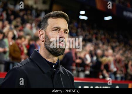 Sevilla, Spanien - 16. Februar 2023, Ruud van Nistelrooy, Cheftrainer von PSV Eindhoven während der UEFA Europa League, Play-off, 1.-beiniges Fußballspiel zwischen dem FC Sevilla und PSV Eindhoven am 16. Februar 2023 im Estadio Ramon Sanchez Pizjuan in Sevilla, Spanien - Foto: Joaquin Corchero / SpainDPPI/Media Stockfoto