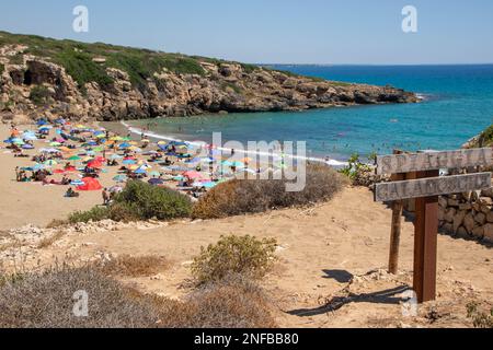 Calamosche, eine wunderschöne sandige Bucht im Vendicari Naturschutzgebiet, zwischen Noto und Marzamemi, Sizilien, Italien. Stockfoto