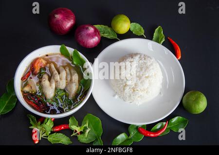 Tom Yum Chicken Leg Thai Food Original, Super Tom Yum Stockfoto